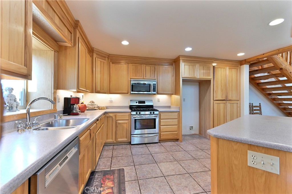 21416 Robin Lane Property Photo 12