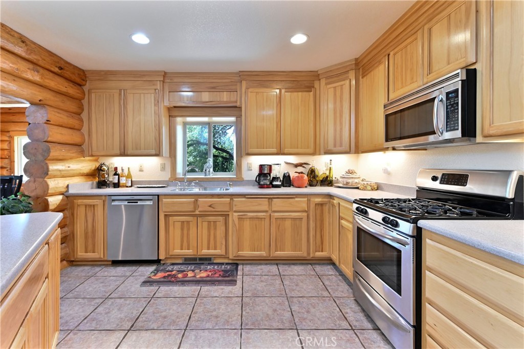 21416 Robin Lane Property Photo 14