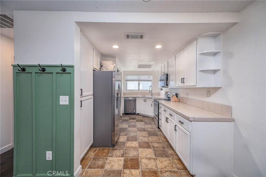 581 Lincoln Ave Unit B Property Photo 8