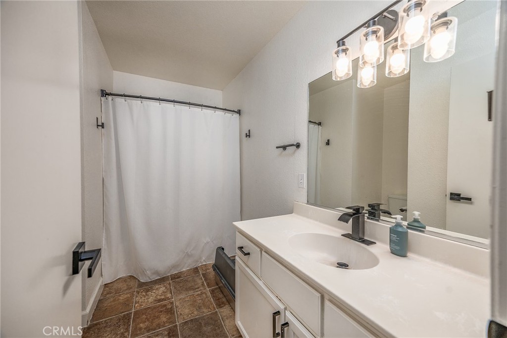 581 Lincoln Ave Unit B Property Photo 20