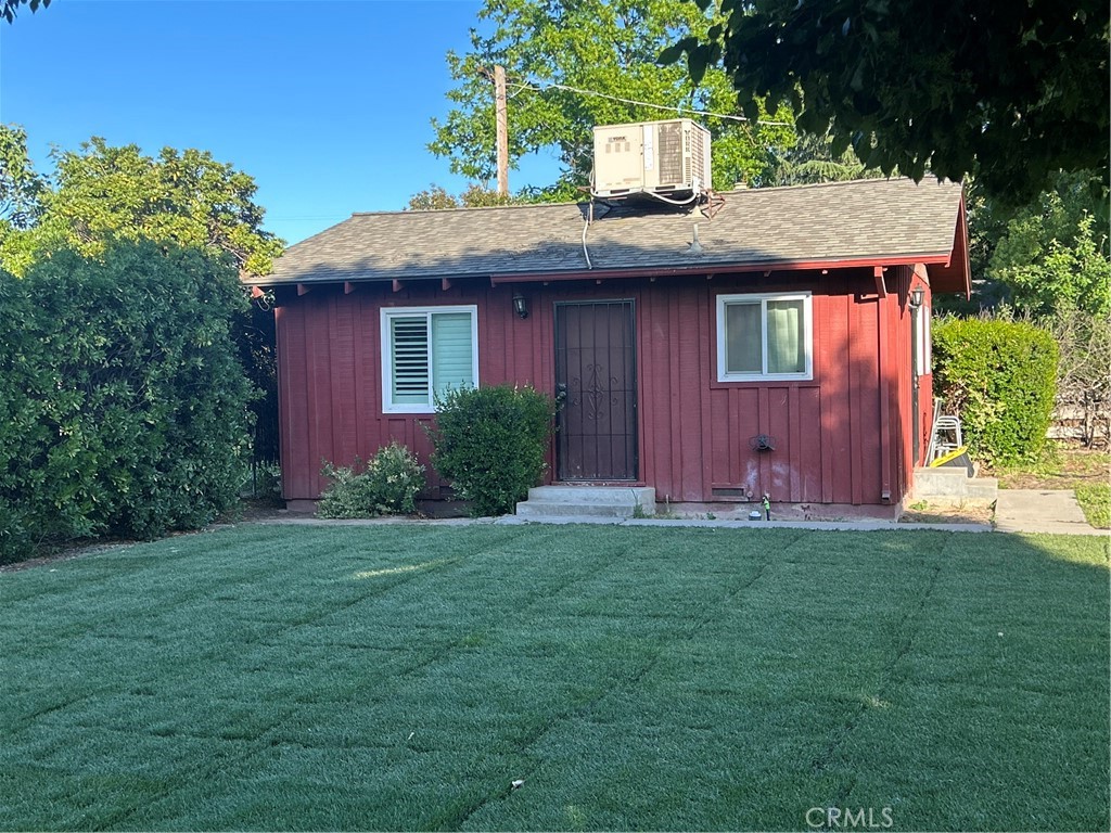 1800 2nd Property Photo 11