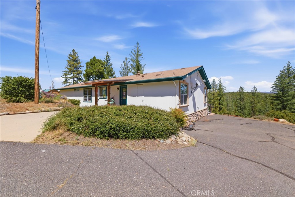21552 Sprague W Property Photo 2