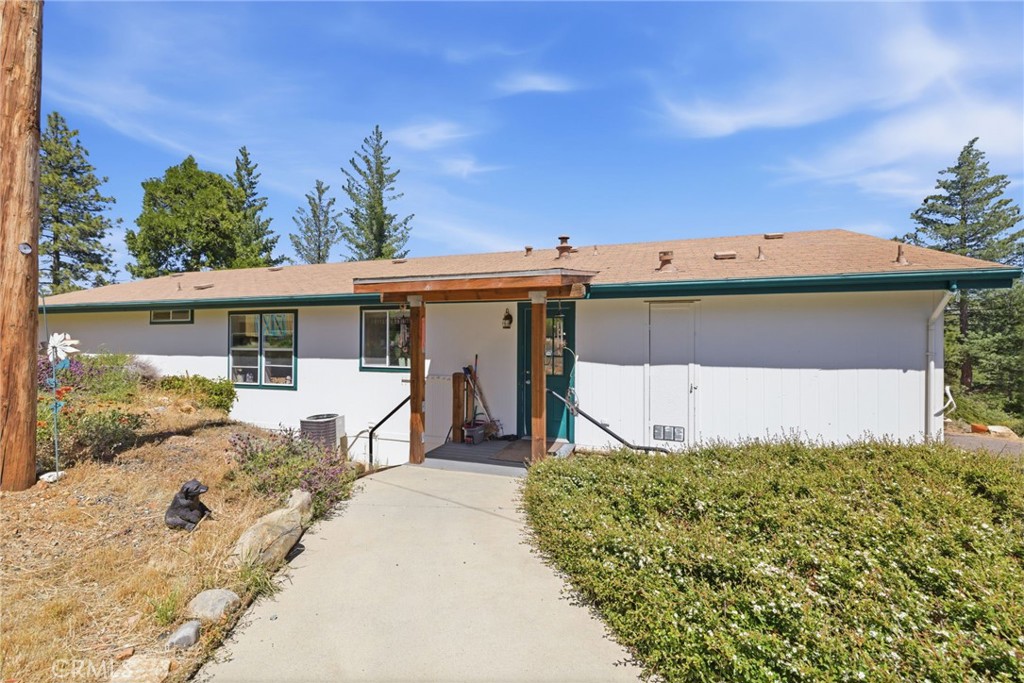 21552 Sprague W Property Photo 3