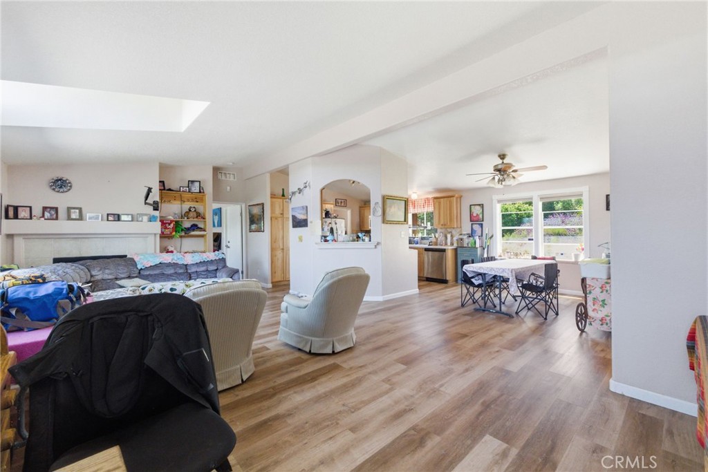 21552 Sprague W Property Photo 5