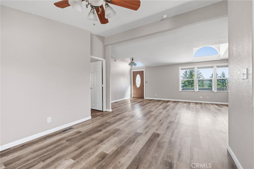 21552 Sprague W Property Photo 5