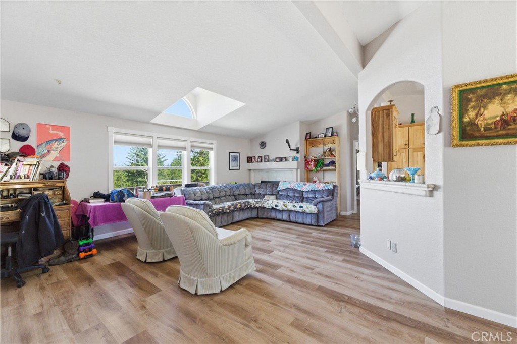 21552 Sprague W Property Photo 6