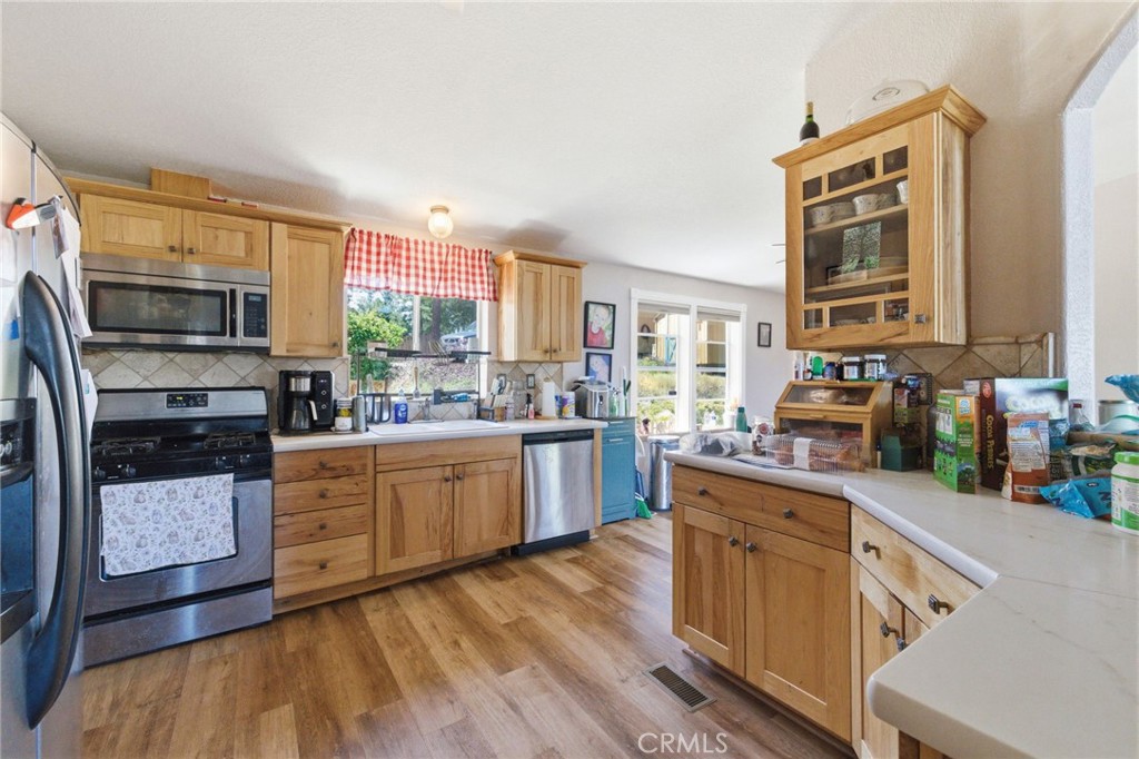 21552 Sprague W Property Photo 8