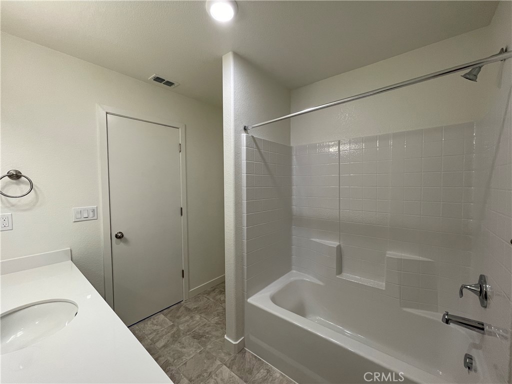 732 Stone Ridge East Avenue Property Photo 3