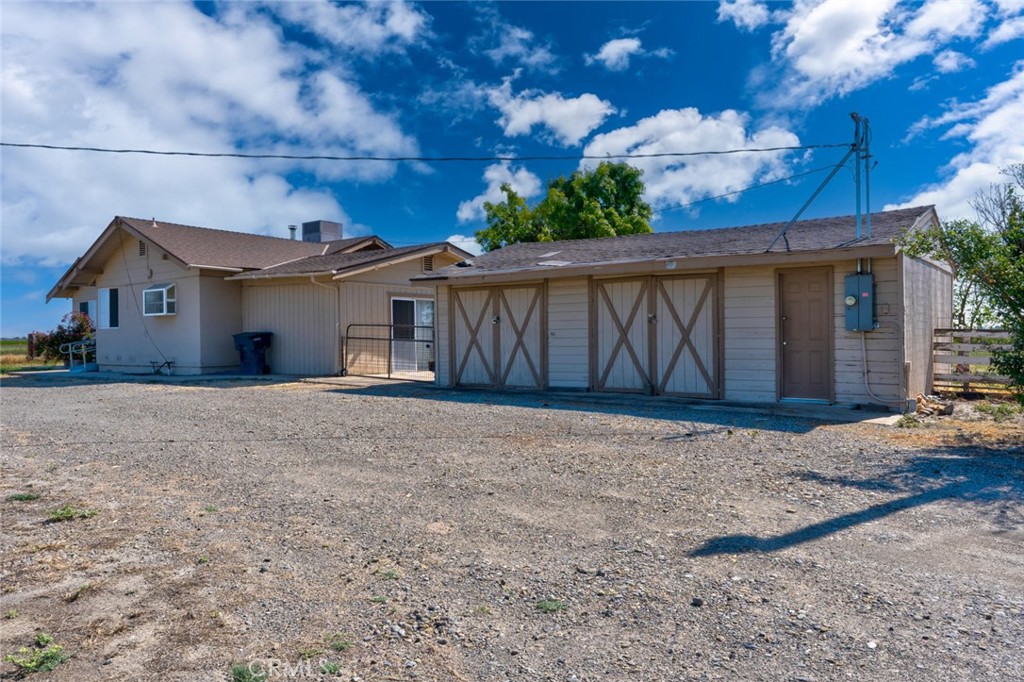 17626 Britto Road Property Photo 9