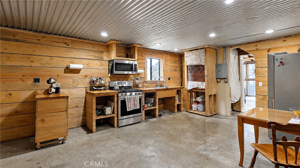 5616 Gold Creek Property Photo 23
