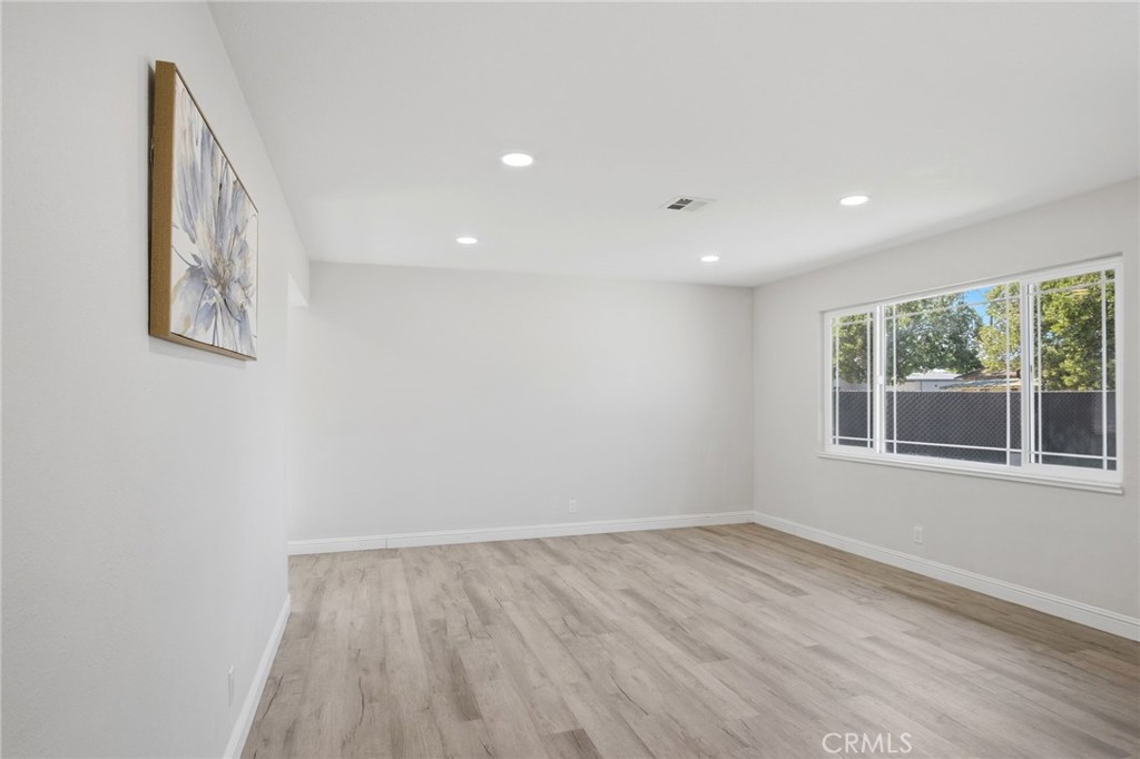 341 2nd Property Photo 4