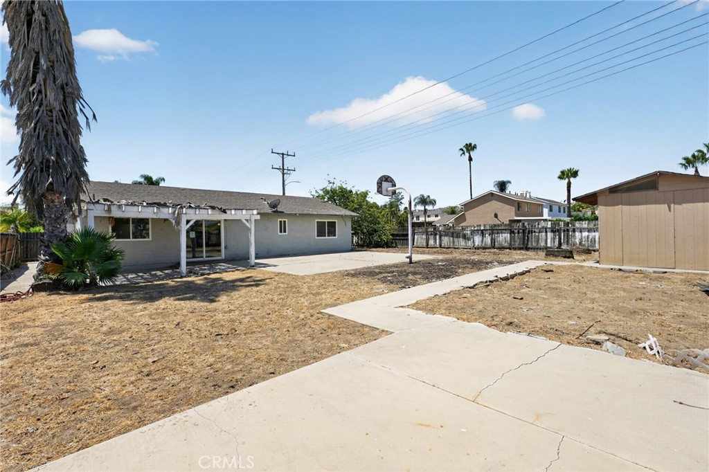498 Serrana Property Photo 3