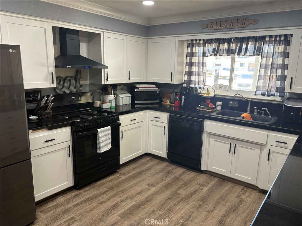 2350 Angelus Court Property Photo 2