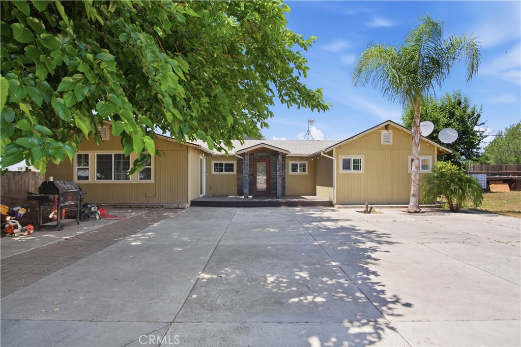 5697 N Franklin Property Photo 1