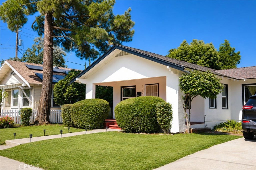 1319 3rd Street Property Photo 3