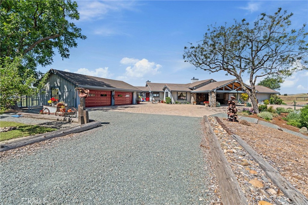 7225 Johnston Road Property Photo 1