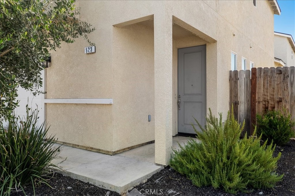 523 Barcelona Court Property Photo 3