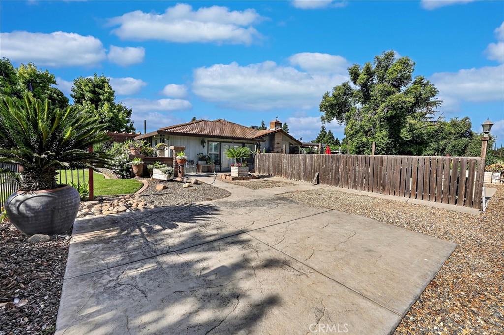 3629 N Lake Property Photo 8