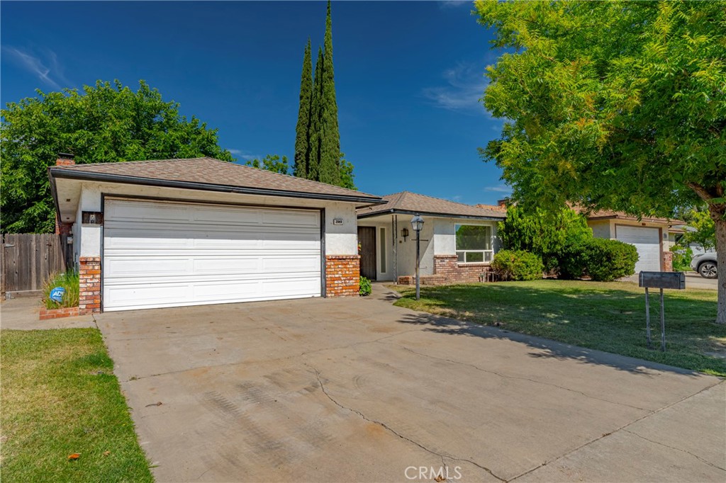 2949 Hillcrest Property Photo 1