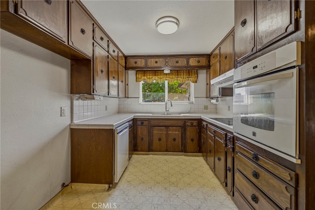 2949 Hillcrest Property Photo 17