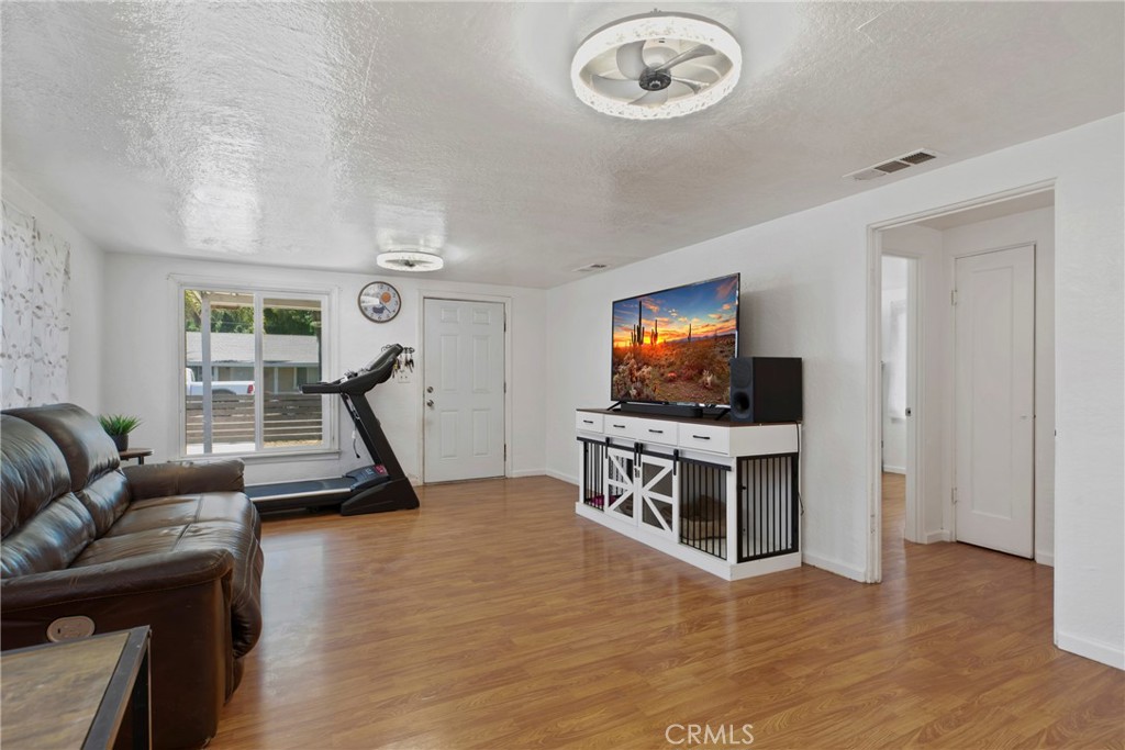 4531 Magnolia Property Photo 9
