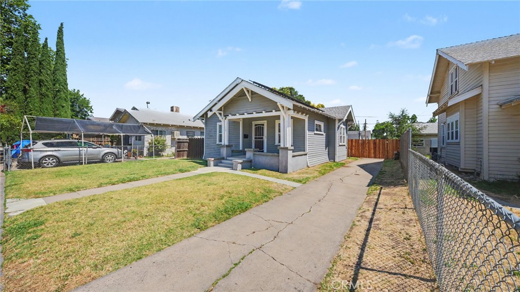 115 W 19th Property Photo 3