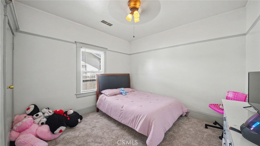 115 W 19th Property Photo 15