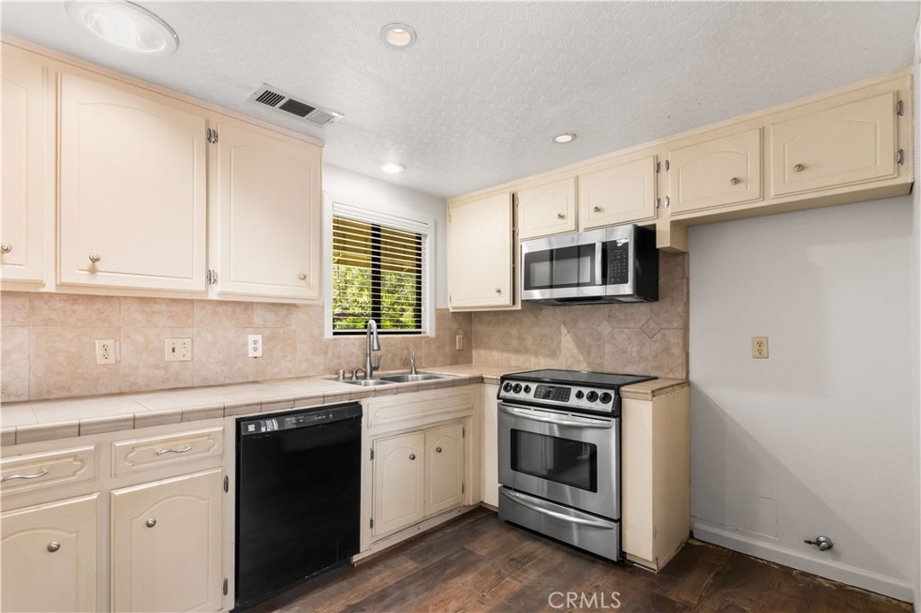 59 W 27th Property Photo 14