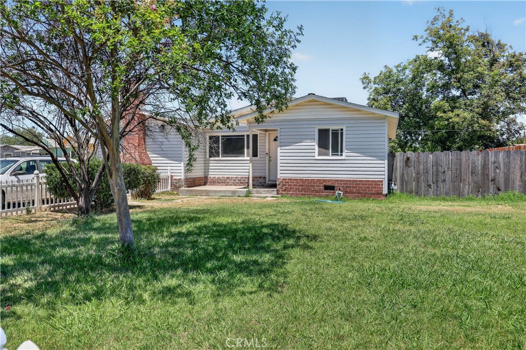 1565 E Santa Fe Property Photo 1