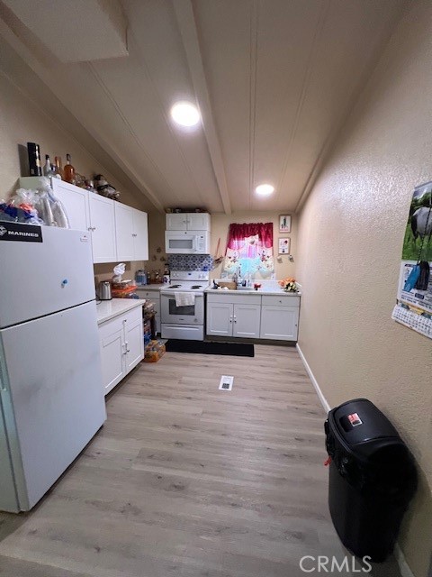 9513 Stanford Property Photo 4
