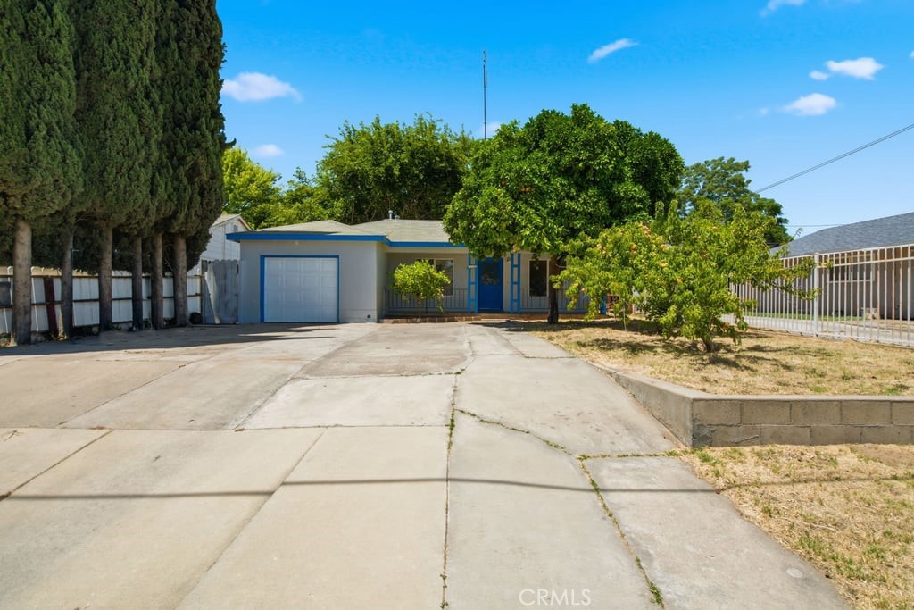 6807 N Cottage Property Photo 3