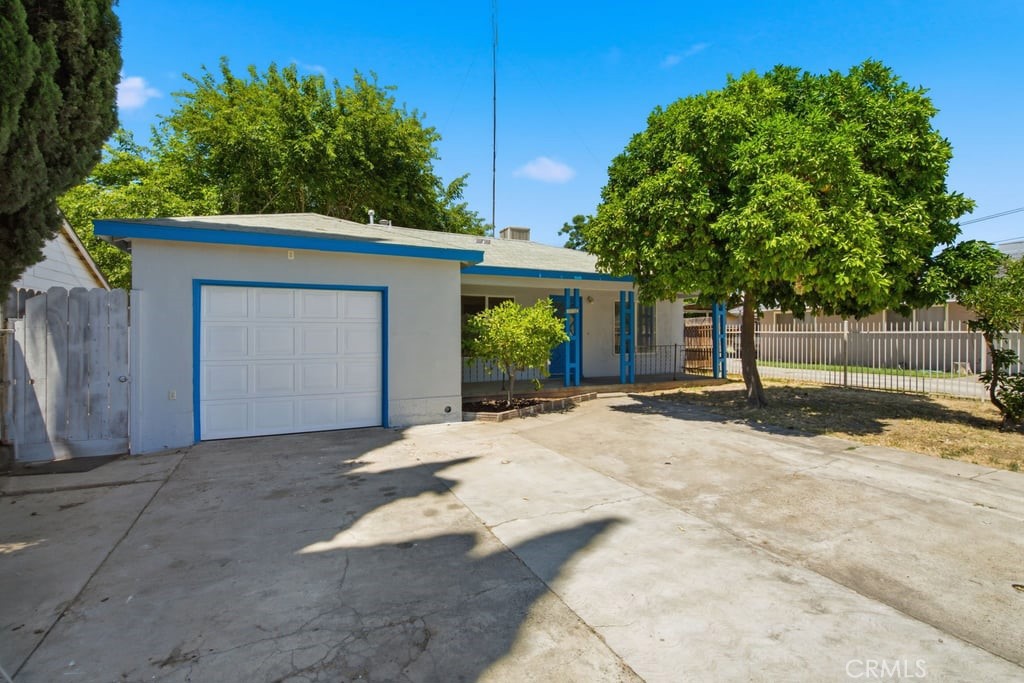 6807 N Cottage Property Photo 4