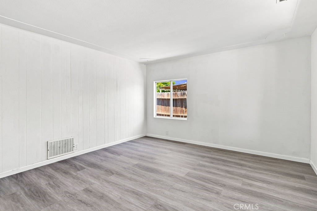 6807 N Cottage Property Photo 9