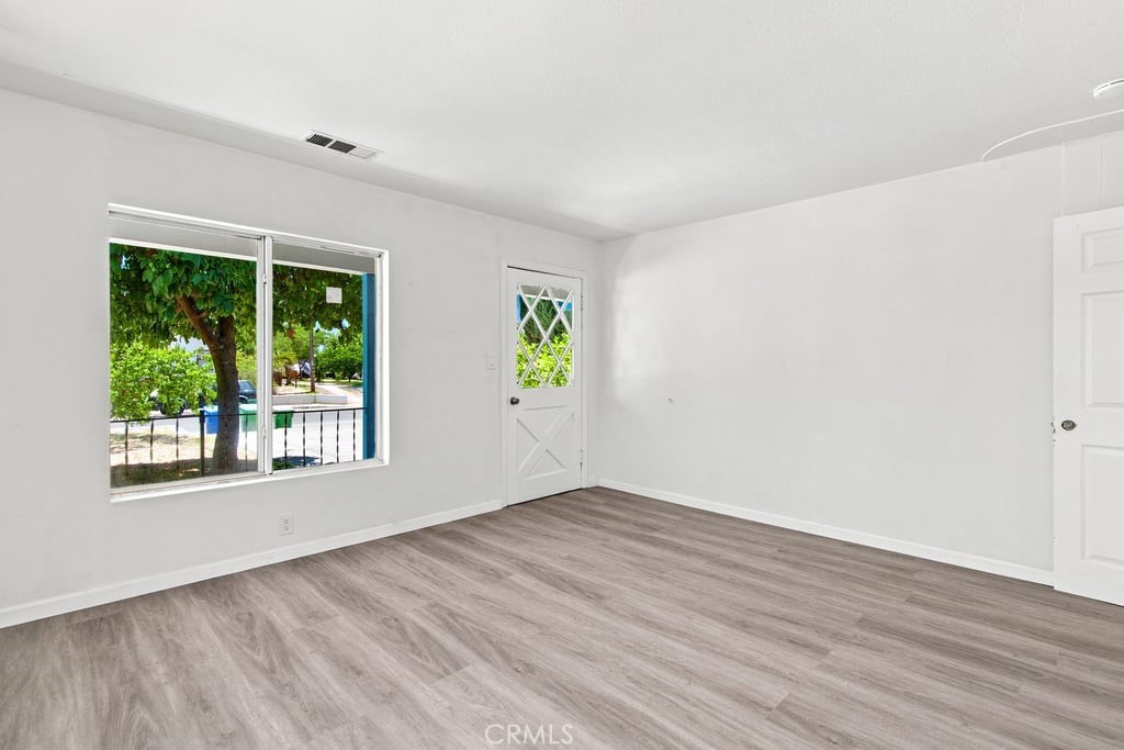 6807 N Cottage Property Photo 11