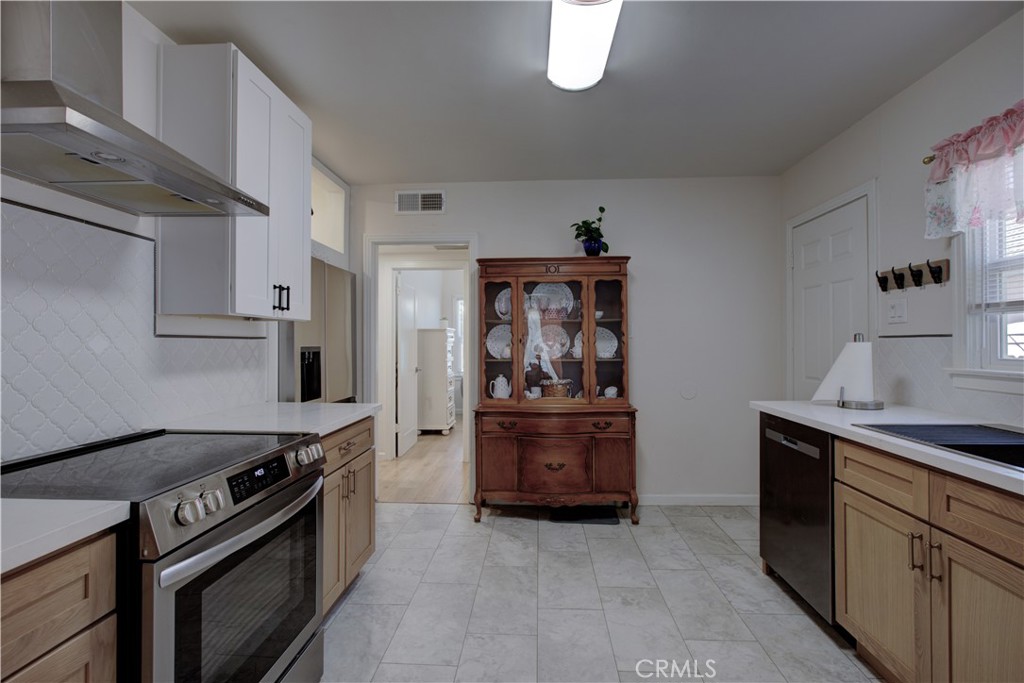636 W 25th Property Photo 8