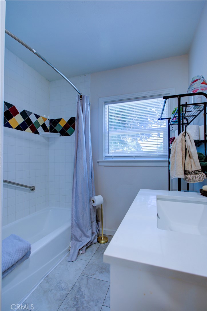 636 W 25th Property Photo 11