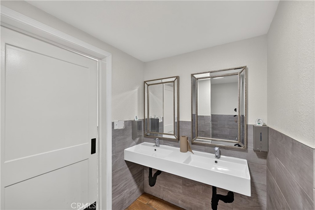 1300 Broadway Property Photo 33