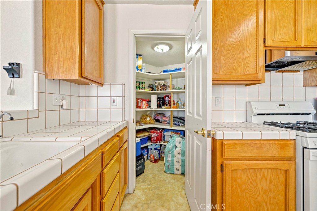 1860 Riverside Property Photo 13