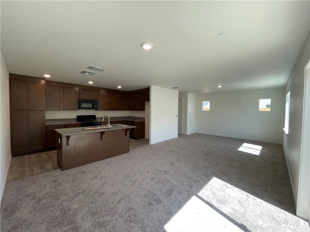 720 Stone Ridge East Avenue Property Photo 2