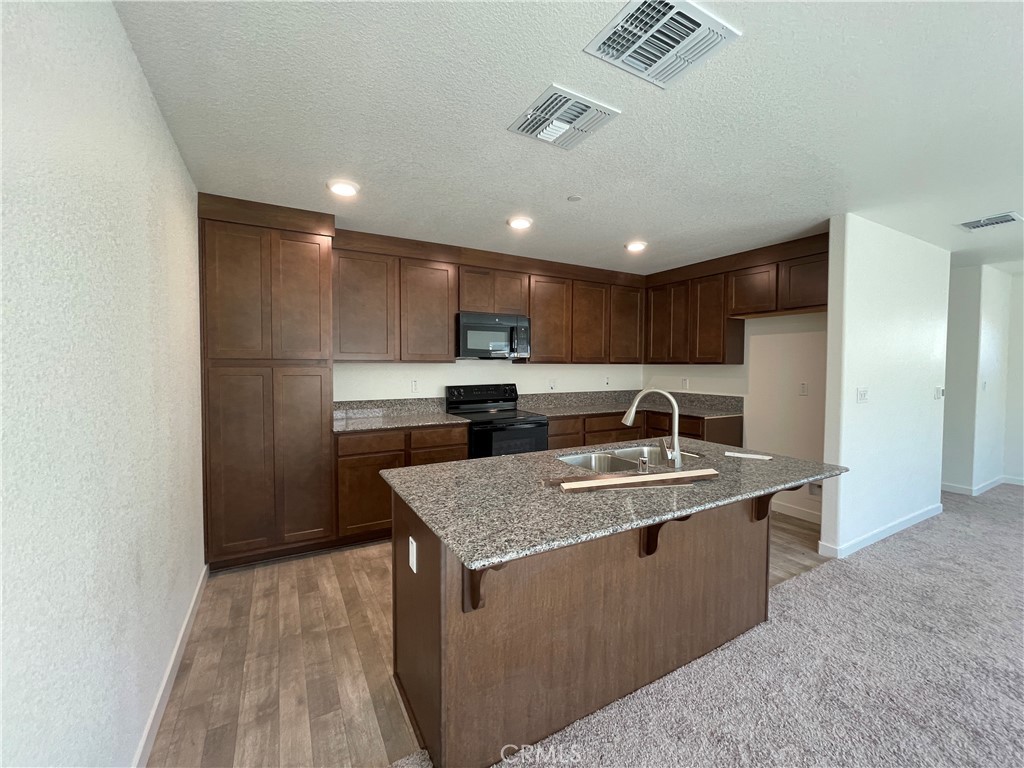 720 Stone Ridge East Avenue Property Photo 3