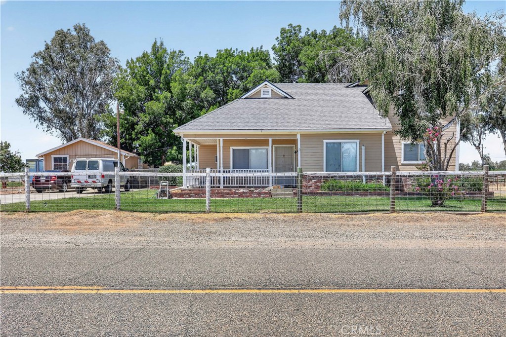 3555 Fresno Property Photo 2