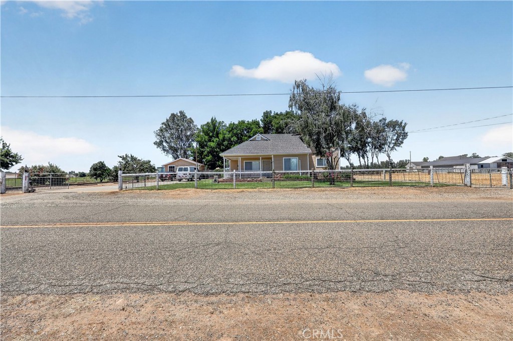 3555 Fresno Property Photo 4
