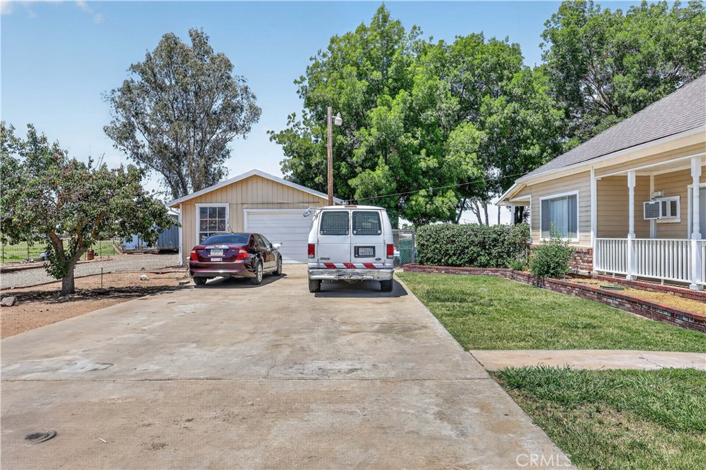 3555 Fresno Property Photo 5