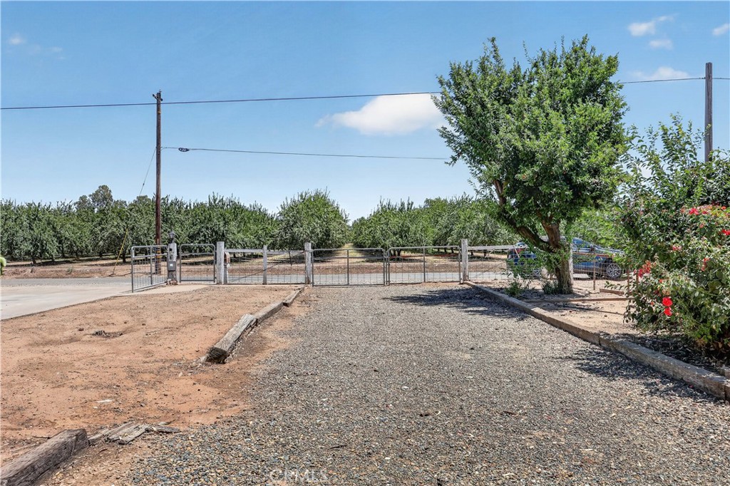 3555 Fresno Property Photo 48