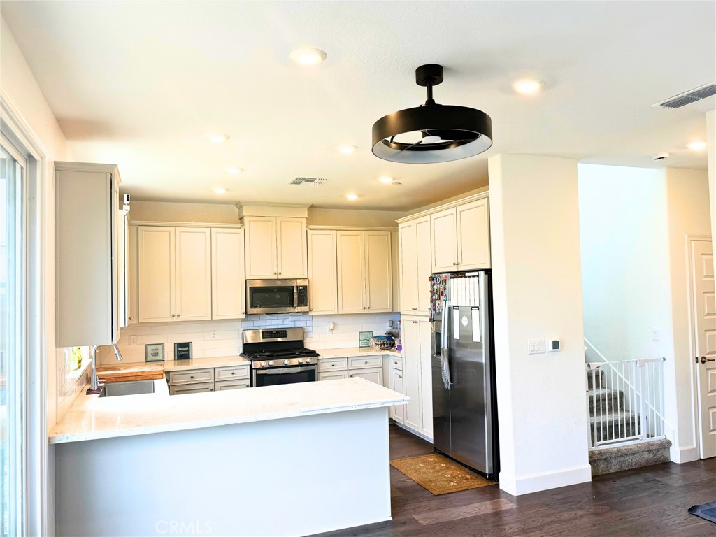 1064 Caraballo Property Photo 4