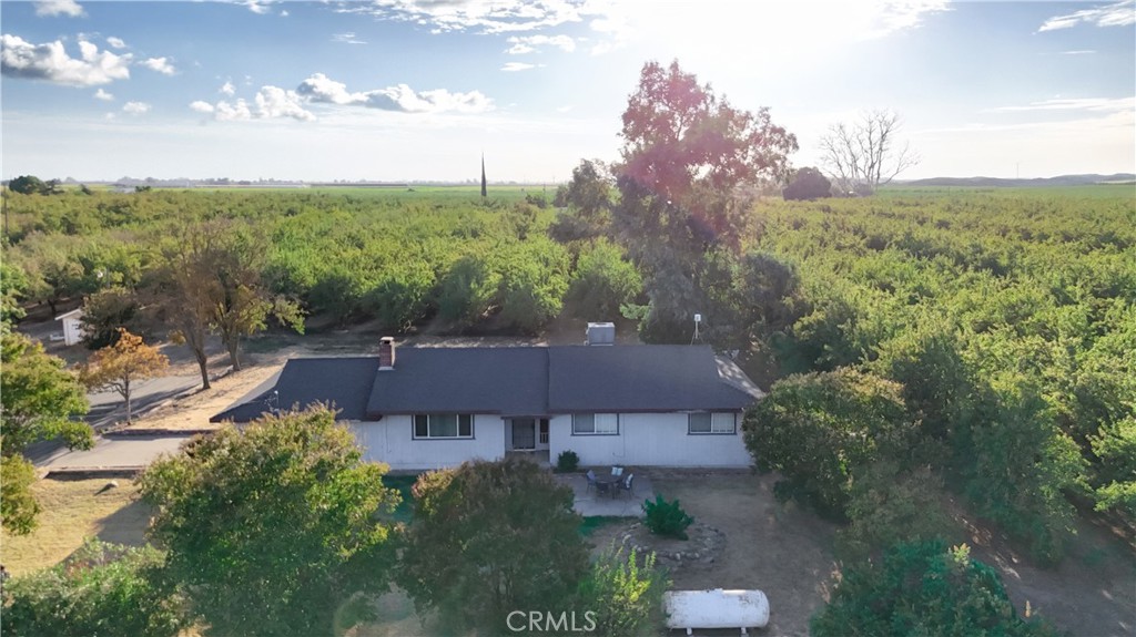 2729 Pioneer Property Photo 2