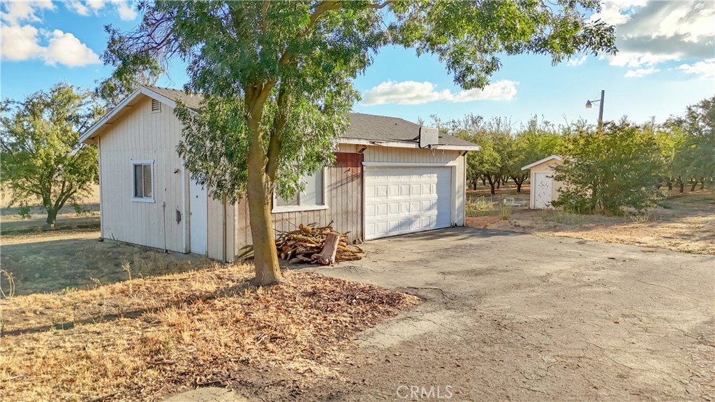 2729 Pioneer Property Photo 4