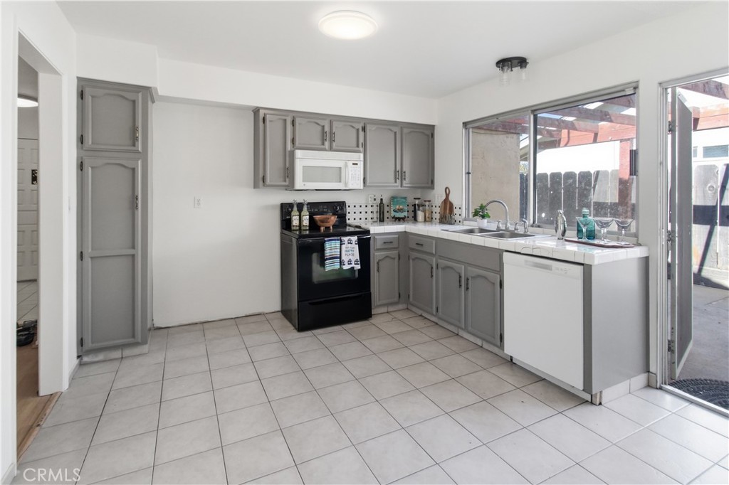 42 Sunset Court Property Photo 10