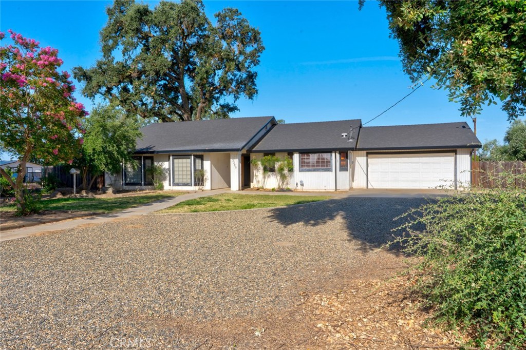 3289 Fresno Property Photo 4