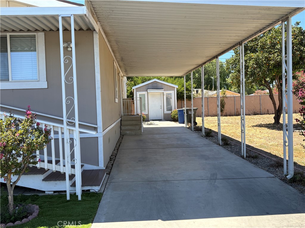 2499 Gerard 38 Property Photo 4